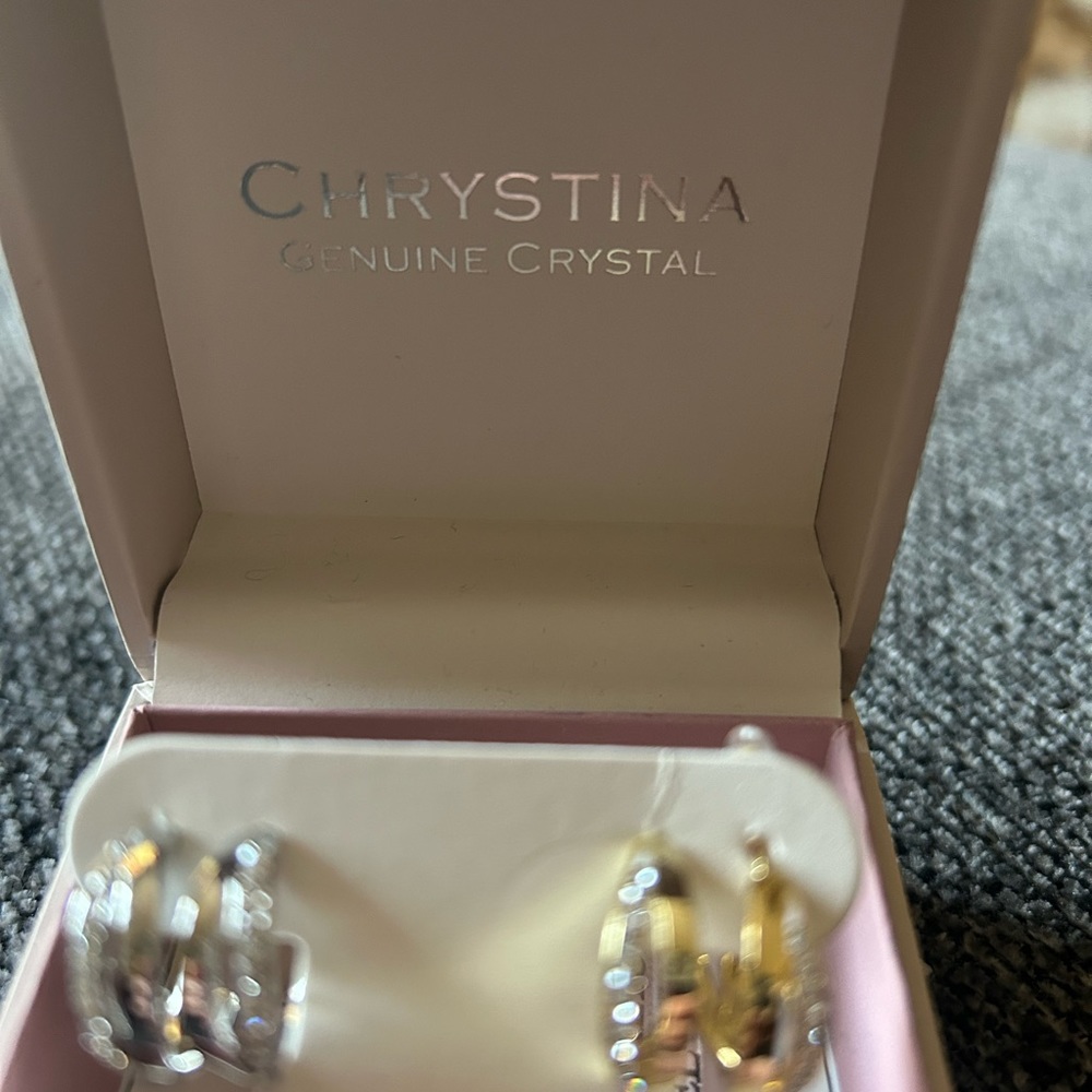 Set of two Crystal earrings - fine silver plated gold/silver in color